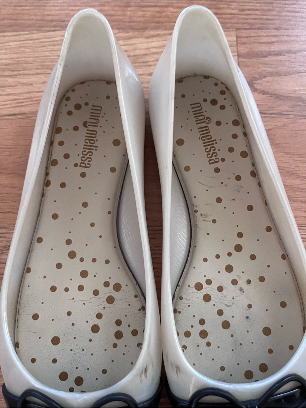 Mini Melissa Two-Tone Bow Ballet Flats in White and Black - Picture 3 of 8